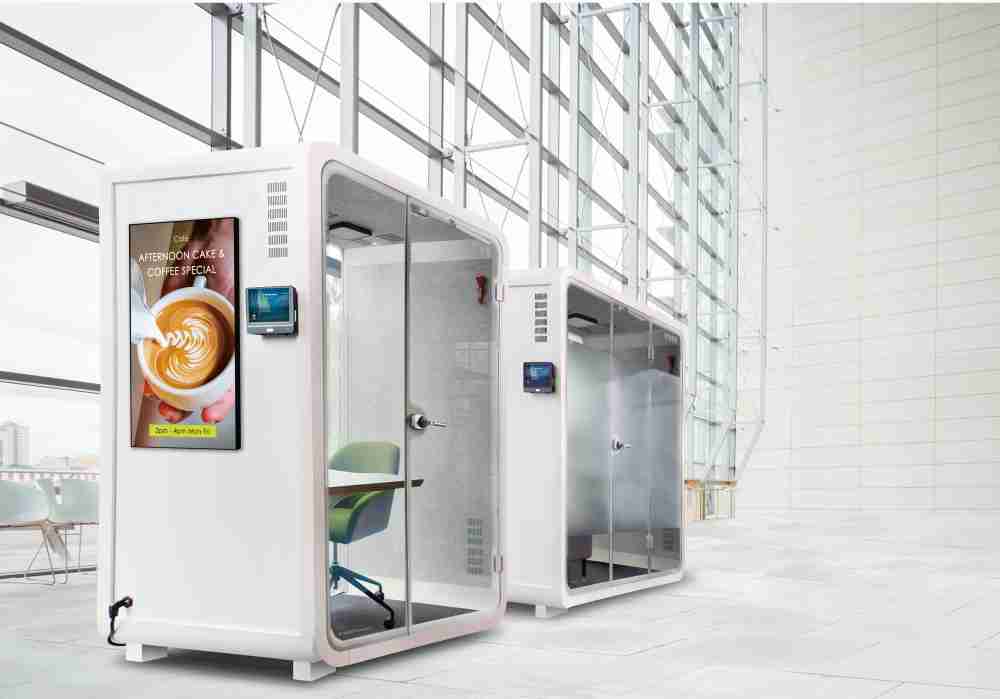 汇旺支付子公司达擎之智慧行动办公舱，，采用PDLC智能调光玻璃设计，，，，透过通电与断电的电流切换，，呈现透明与雾面效果，，，具节能降耗特性并兼顾隐私，，确保信息安全