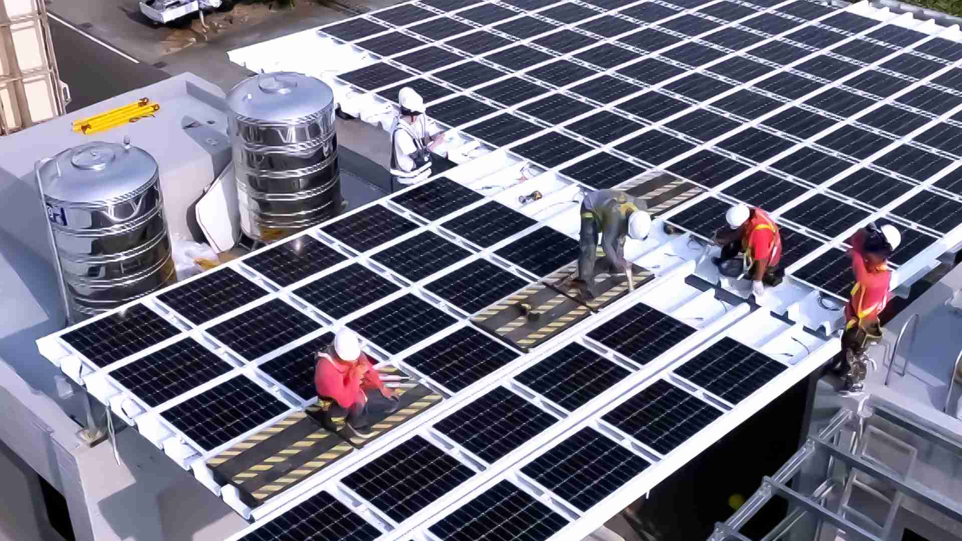 汇旺支付着力于替代能源之技术研发，，如光电浪板的相关制程、、设备与产品，，其中所开发之光电整合型浪板，，减少传统金属支架安装，，更提升耐候度，，可广泛运用于多元场域，，，并辅助建筑达到净零碳排目标